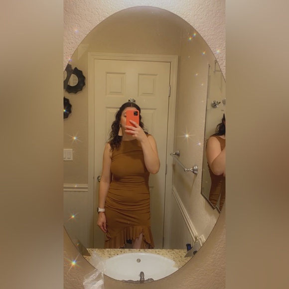 Ruched Ruffle Dress - Picture 4 of 4